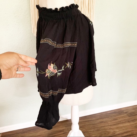 American Eagle Outfitters off shoulder top - Picture 3 of 9